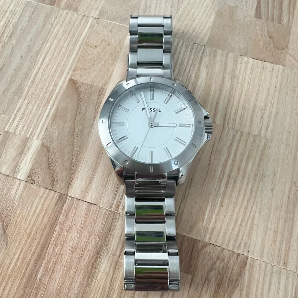 Fossil mens stainless steel watch NEW BATTERY